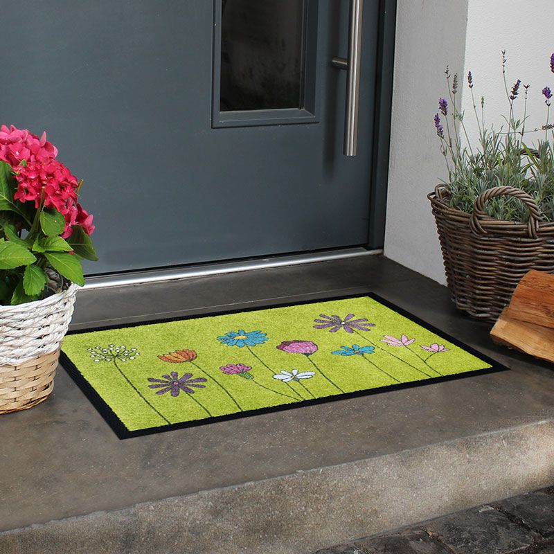 Beispielbild einer waschbaren Fußmatte Powerflower in Hellgrün mit buntem Blumenmotiv.