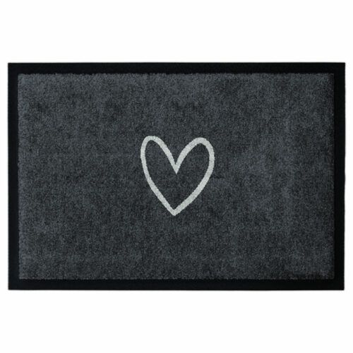 Waschbare Fußmatte von Glücksmatte.com mit einem Herz auf grauem Hintergrund. Ohne Gummirand. Umweltfreundlich in Deutschland hergestellt.