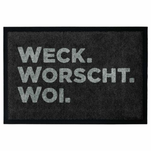 Waschbare Fußmatte von Glücksmatte.com mit der Aufschrift "Weck. Worscht. Woi.". Mit 2cm Gummirand. Umweltfreundlich in Deutschland hergestellt.