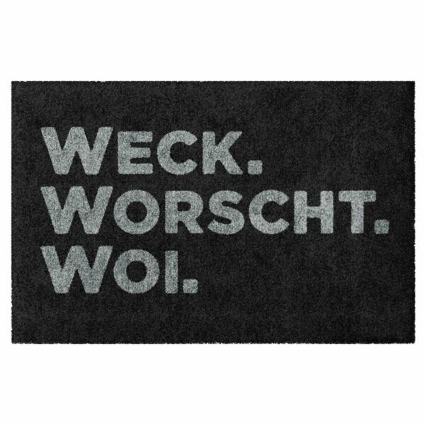 Waschbare Fußmatte von Glücksmatte.com mit der Aufschrift "Weck. Worscht. Woi.". Ohne Gummirand. Umweltfreundlich in Deutschland hergestellt.