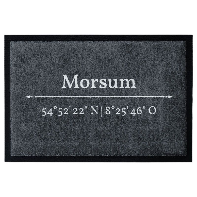 Waschbare Glücksmatte-Fußmatte mit den Koordinaten von Morsum. Mit 2cm Gummirand. Umweltfreundlich in Deutschland hergestellt.