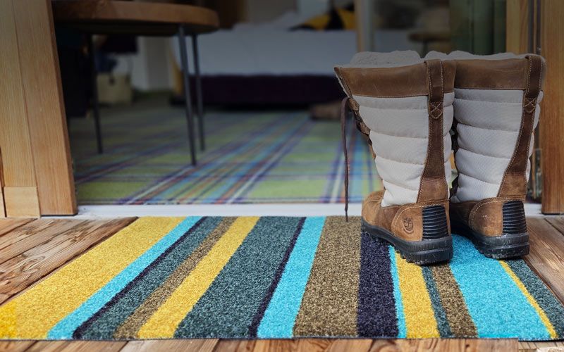 Waschbare Design-Fußmatte mit grünen Streifen