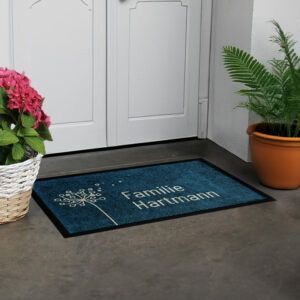 Personalisierbare Fußmatte mit einer Pusteblume auf Hintergrund in Türkis mit Text "Dein Wunschtext".